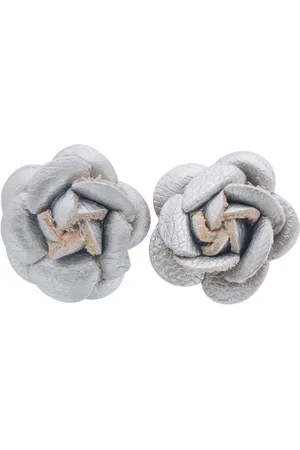 Behave Oorstekers met bloemetjes van imitatieleer