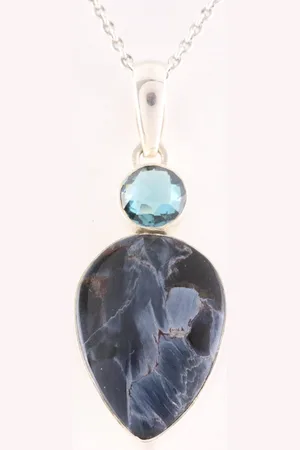 AsiAsia Zilveren hanger met pietersiet en blauwe topaas aan ketting