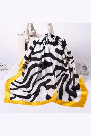 Merkloos Stijlvolle Sjaal Zebra met Gele rand | Hoofdband - Sjaaltje - Bandana - Tas | Elegant - Casual Klassiek - Zakelijk - Tijdloos | Chique om nek ??? arm of aan tas! | 70 x 70 | DH Collection