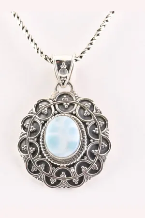 AsiAsia Bewerkte zilveren hanger met larimar aan ketting