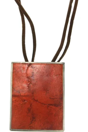 Behave Ketting van suede met rechthoekige schelpenhanger