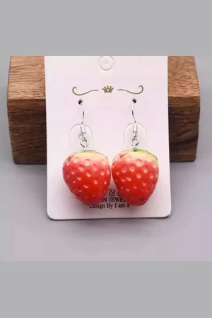 Akyol Aardbei oorbellen – Oorbellen dames - oorbellen meisjes - Oorhangers dames - leuke aardbeien oorbellen - Sieraad- fruit oorbellen - oorbellen cadeau - verjaardag -aardbei oorbel - oorhangers aardbei - oorbellen aardbei