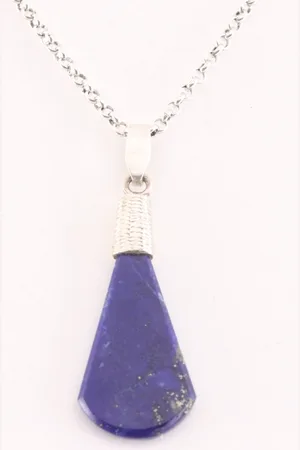 AsiAsia Fijne zilveren hanger met lapis lazuli aan jasseron ketting