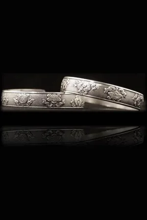Yogi & Yogini Tribal 8 Voorspoedsymbolen Miao zilverkleurige armband - 1 cm - M