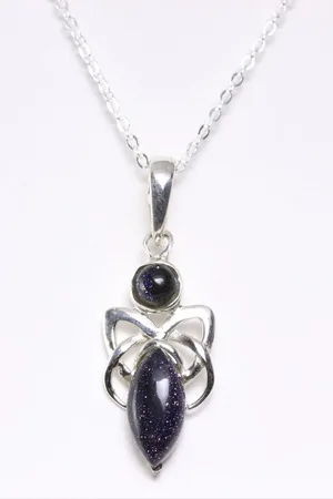 AsiAsia Fijne zilveren hanger met blauwe zonnesteen aan ketting
