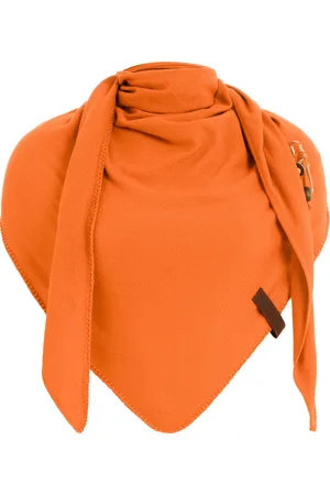 Knit Factory Lola Gebreide Omslagdoek - Driehoek Sjaal Dames - Katoenen sjaal - Luchtige Sjaal voor de lente, zomer en herfst - - Oranje - 190x85 cm - Inclusief sierspeld