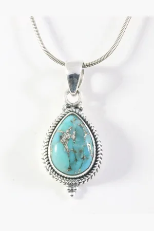AsiAsia Bewerkte zilveren hanger met blauwe koperturkoois aan ketting