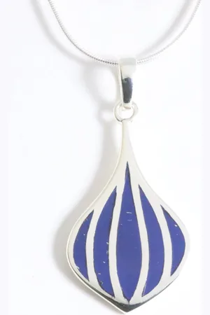 AsiAsia Hoogglans zilveren hanger met lapis lazuli aan ketting