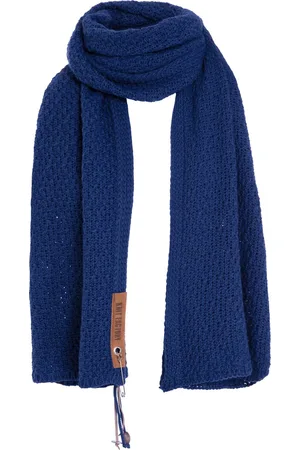 Knit Factory Luna Gebreide Sjaal Dames & Heren - Langwerpige sjaal - Ronde sjaal - Colsjaal - Omslagdoek - - Donkerblauw - 200x50 cm - Inclusief sierspeld