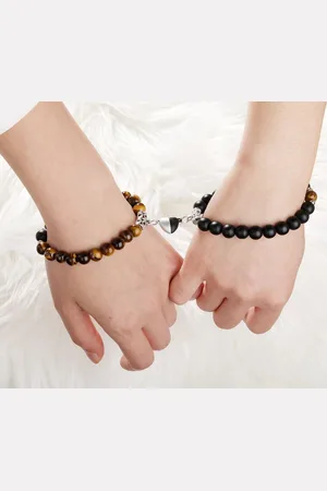 Akyol Koppel armband -valentijn voor hem en haar-vriendschapsarmband- Liefdes Cadeau-Romantisch-Cadeau voor je vrouw of vriendin - Mannen Cadeautjes – vrouwen cadeautjes – magneten – zwarte armband- goud bruin kleurige armband - liefdes armba