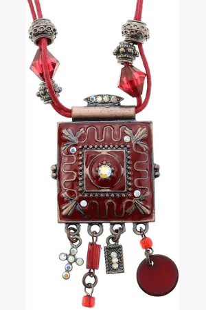 Behave Rode ketting van touw met vierkante fantasie hanger