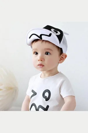 Merkloos Baby petje of dreumes petje | /zwart| 40-47CM | 4-16M
