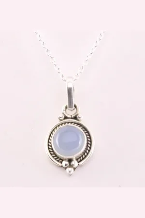 AsiAsia Fijne bewerkte zilveren hanger met aqua chalcedoon aan ketting