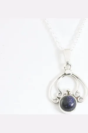 AsiAsia Fijne opengewerkte zilveren hanger met blauwe zonnesteen aan ketting