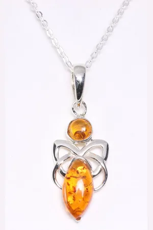 AsiAsia Fijne zilveren hanger met amber aan ketting