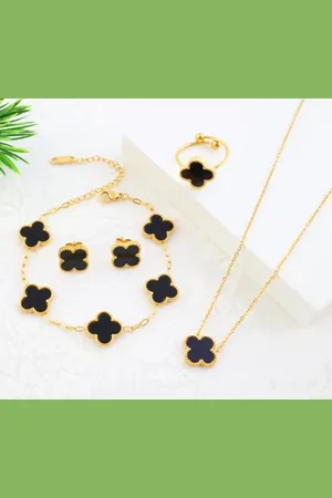 AURELIA Luxe Klaver Sieraadset - Goudkleurige Oorbellen, Ketting, Armband en Ring met Verguld Goud - Minimalistisch Bloemontwerp met Vijf Klavertjes Vier - Roestvrijstaal