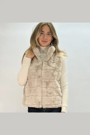 Merkloos Beige bodywarmer van nep bont - Trendy Vegan ecru bont bodywarmer van Joss mode Amsterdam - Beige kunst bont bodywarmer - Diervrij bont beige bodywarmer