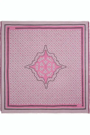 Guess Sjaal Kefiah Scarf 135X135 Roze