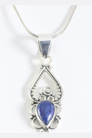 AsiAsia Fijne opengewerkte zilveren hanger met lapis lazuli aan ketting