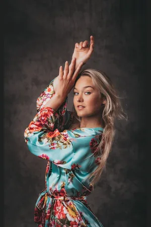 Merkloos Kimono kort model met driekwart wijde mouw , met bloemen, Dames Kimono - one size