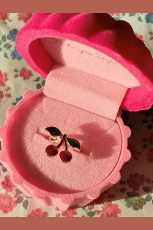 Konges Sløjd Konges Sløjd Little Ringendoosje met ring voor kinderen - Cherry