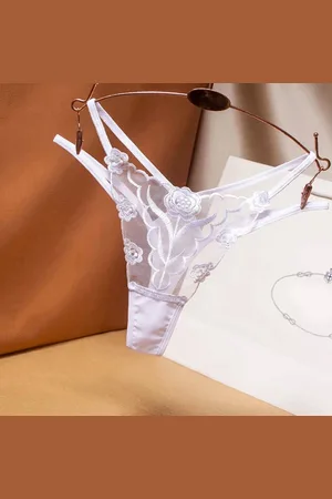 Merkloos Sexy String met Bloemen - - Ontwerp met Kant en Dubbele Bandjes - Sexy Design met Bloemen - One Size String - Dames Onderbroek - Lingerie / Ondergoed