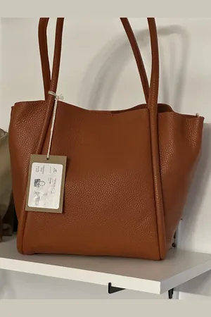 Fred de la Bretoniere Nalani Schouder Bag Leather. Kleur