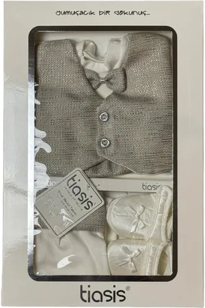 Merkloos 4-delige Babygeschenksetje met vest, romper, broek en schoentjes in de kleur en in de maat 0 tot en met 3 maanden jaar oud