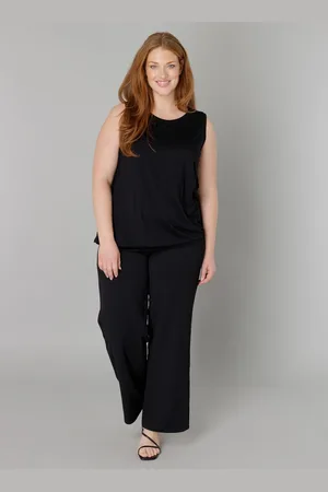 Base Level CURVY Yasmina Top - - maat 2(50)