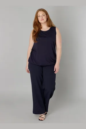 Base Level CURVY Yasmina Top - - maat 5(58/60)