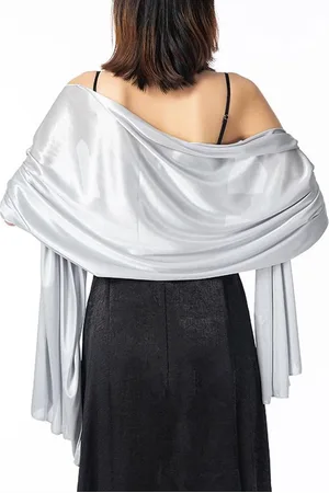 Merkloos Ceremoniesjaal van satijn voor dames - elegante en zachte sjaal - licht zilver - 200 x 70 cm .