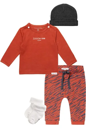 Noppies Kledingset - 4 delig - Broek ORINOCI- Shirt Hester - Muts Nevel Grey - 1 paar witte sokjes