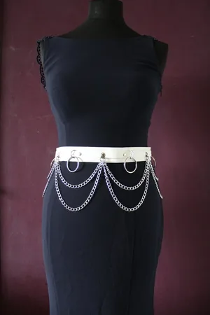 Merkloos Nepleren riem met kettingen & ringen Wanette