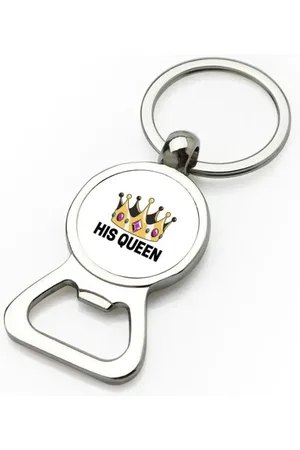 Akyol His queen flesopener - Verjaardag - haar - hem - grappige tekst - 9 bij 3 cm