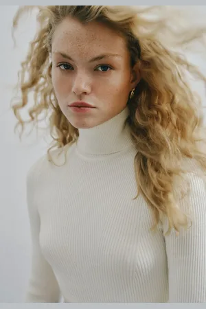 OXXO Turtle Neck Knitwear Sweater Größe XS Ice Milk