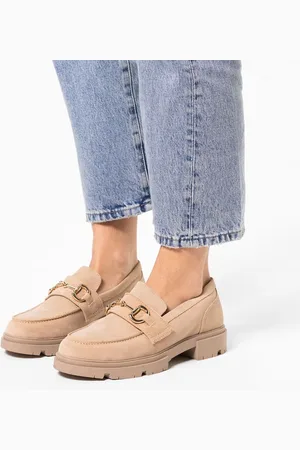 Manfield Dames - Beige suède loafers met goudkleurige details