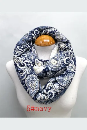 Merkloos Ronde dames winter colsjaal Froukje paisleymotief wit beige
