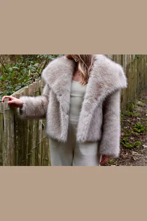 Merkloos Bij Avoir Avoir Faux Fur Jas dames - Tijdloos Elegant - winterjas dames - Luxe winterjas dames - Kleur Beige/Grijs