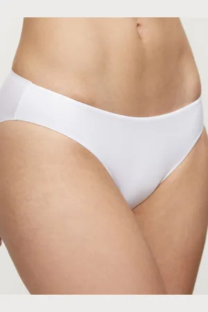 Triumph Tai-Slip Body Make-Up Essentials