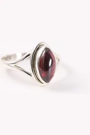 AsiAsia Fijne zilveren ring met granaat - maat 19