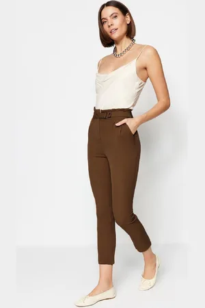 Trendyol Zwarte Riem Gedetailleerde Sigaretten Skinny Pijp Geweven Geplooide Stoffen Broek Twoss20Pl0131