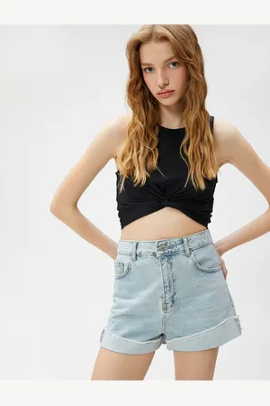 Koton Cropped Geribbeld Ondershirt Met Knoopdetail, Ronde Hals
