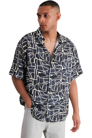 Trendyol Marineblauw Duurzamer Oversize Fit 100% Viscose Patroon Korte Mouw Casual Shirt Tmnss24Go00051