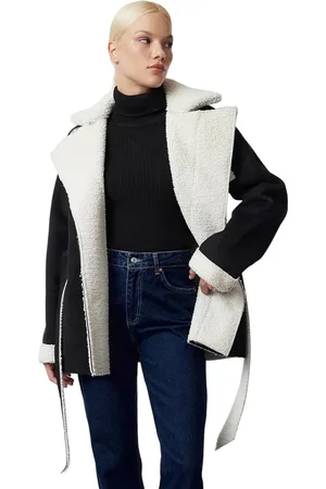 Trendyol Zwarte Oversized, Pluchen Gedetailleerde Suède Jas Met Riem Twoaw25Mo00123