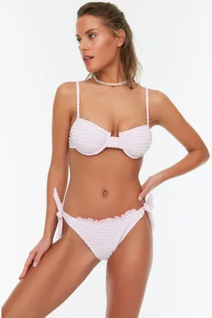Trendyol Poeder Ruffle Gingham Textured Regular Bikinibroekje Tbess22Ba0074