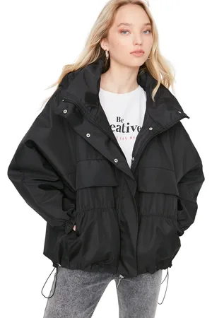 Trendyol Khaki Oversize Patroon Waterdichte Kangoeroe Gewatteerde Jas Twoaw23Mo00111