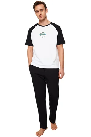 Trendyol Zwart-Wit Bedrukte Raglanmouwen, Normale Pasvorm, Gebreide Shorts, Pyjamaset Tmnss24Pt00014