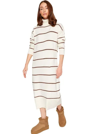 Trendyol Steen Maxi Knitwear Breed Patroon Zachte Textuur Jurk Twoaw24El00056