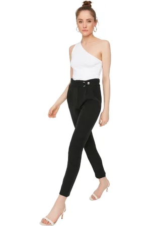 Trendyol Zwarte Riem Gedetailleerde Sigaretten Skinny Pijp Geweven Geplooide Stoffen Broek Twoss20Pl0131