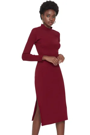 Trendyol Zwarte Bodycon Split Ronde Hals Midi Elastische Geribbelde Gebreide Kokerjurk Twoaw21El0135